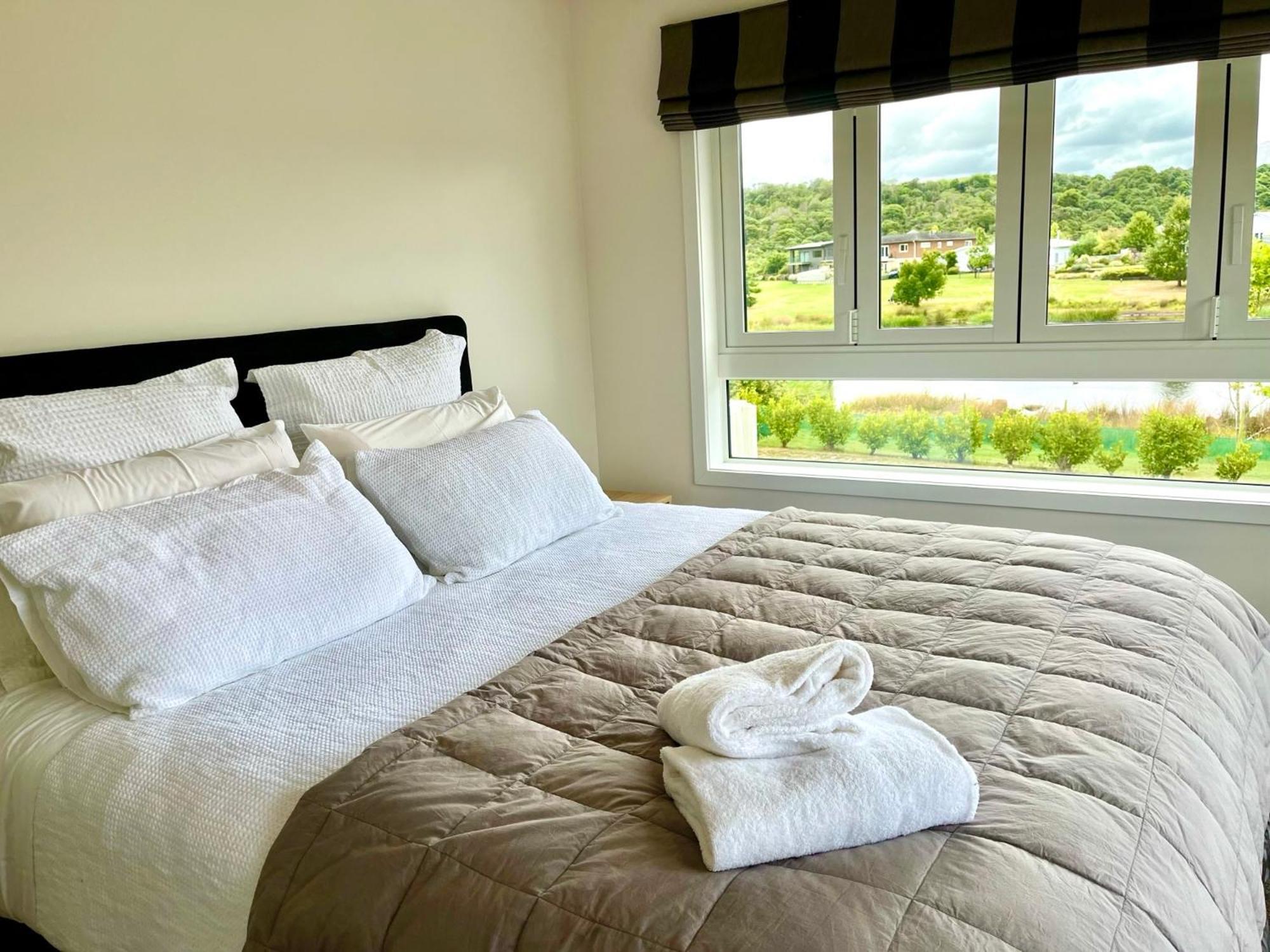 Large And Luxurious At The Lake Kinloch Extérieur photo