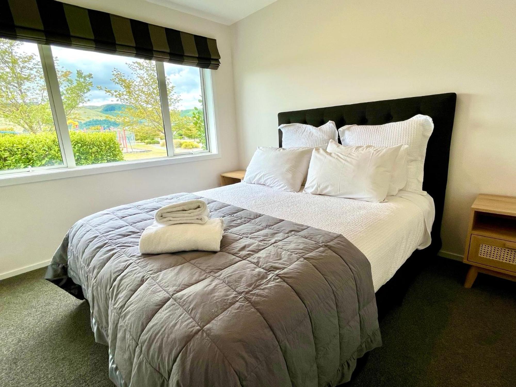 Large And Luxurious At The Lake Kinloch Extérieur photo